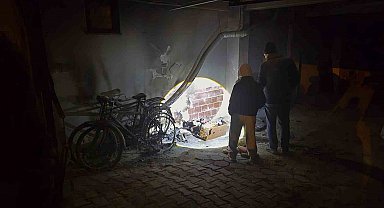 Apartman garajında çıkan yangın maddi hasara yol açtı