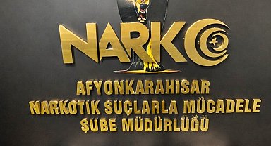 Aracın tamponuna zulalanmış uyuşturucu böyle bulundu