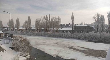 Ardahan'da kar yerini soğuk havaya bıraktı