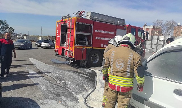 Arsuz'da araç yangını