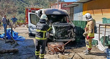 Arsuz'da minibüs yangını