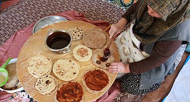Asırlık "külçe tatlısı" geleneği bayramda yaşatılıyor