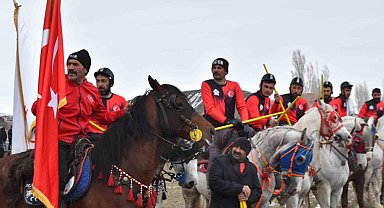 Aşkale'nin kurtuluş bayramında cirit coşkusu