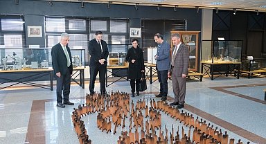 Atatürk Üniversitesi Araştırma Hastanesi Müzesi'nde anlamlı sergi: "Maske, Mesafe, Temizlik"