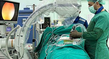 Aydın Devlet Hastanesi'nde kapalı bel fıtığı ameliyatı ilk kez uygulandı