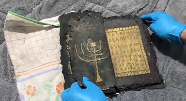 Aydın'da Bizans dönemine ait altın işlemeli dua kitabı ele geçirildi