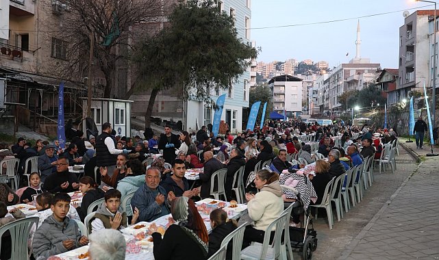Aydınlılar Büyükşehir'in iftar sofrasında bir araya geldi