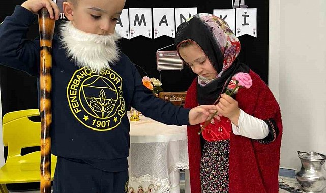 Aydıntepe'de minik öğrenciler Yaşlılar Haftası'nda büyüklerini canlandırdı