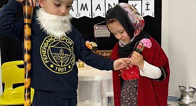 Aydıntepe'de minik öğrenciler Yaşlılar Haftası'nda büyüklerini canlandırdı