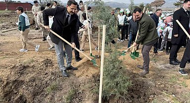 Ayvacık'ta 1500 fidan toprakla buluşturuldu