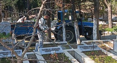 Ayvalık'ta kabristanlar bayram ziyaretine hazır