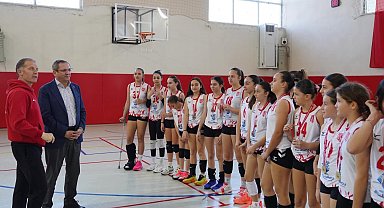 Ayvalıkgücü Belediyesporlu filenin sultanlarından büyük başarı