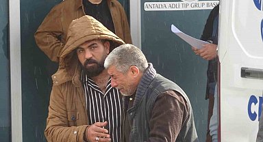 Babanın en ağır yükü: Kızı ve 5 torununun cenazesini gözyaşlarıyla teslim aldı