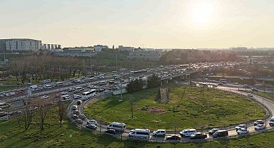 Bahçelievler Çobançeşme Kavşağı'ndaki trafiğe vatandaşlardan tepki