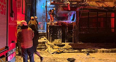 Bahçelievler'de hurda malzemelerin bulunduğu depoda yangın