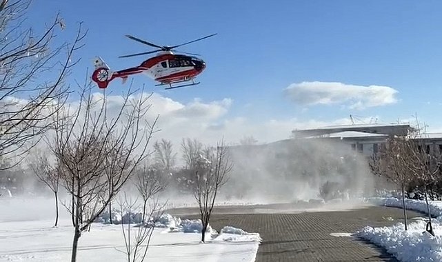 Bahçesaray'da 37 haftalık gebe helikopter ambulansla Van'a sevk edildi