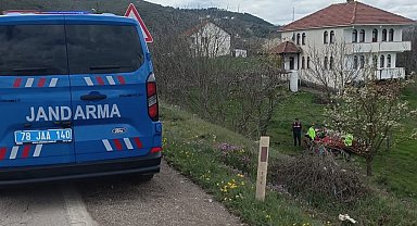 Bahçeye uçup takla atan otomobilin sürücüsü yaralandı