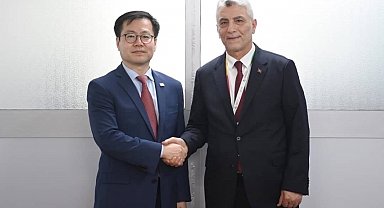 Bakan Bolat, Yaounde'de Güney Koreli Bakan Han-Koo ile görüştü