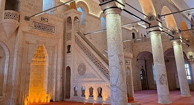 Bakan Ersoy: "Üç tarihi cami yeniden ibadete açılıyor"