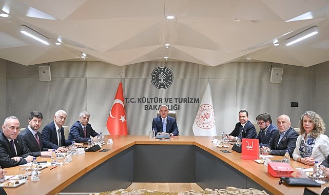 Bakan Ersoy'dan 2026 turizmi için kritik toplantı