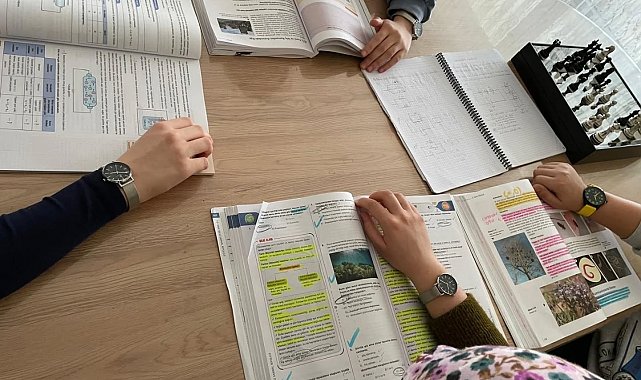 Bakan Göktaş'tan koruma altındaki çocuklara hediye