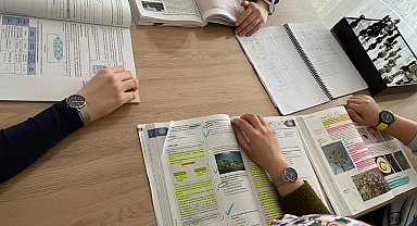 Bakan Göktaş'tan koruma altındaki çocuklara hediye