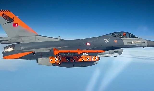 Bakan Kacır: "Milli seyir füzemiz SOMJ, canlı harp başlığıyla gerçekleştirilen son atış testinde hedefini tam isabetle vurdu"