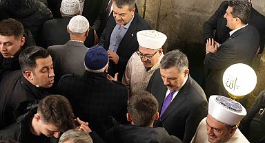 Bakan Tekin ve Çiftçi, bayram namazını Erzurum'da kıldı