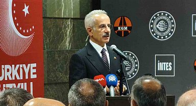Bakan Uraloğlu: "Hedefimiz 14 bin kilometre olan demiryolu ağımızı 2028 yılında 17 bin 300 kilometrelere çıkarmak"