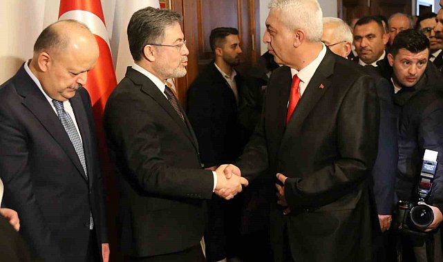 Bakan Yumaklı memleketi Kastamonu'da vatandaşlarla bayramlaştı