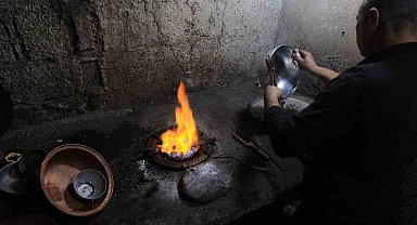 Bakırcılar Çarşısı'nda zamana direnen son ustalar