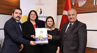 Balıkesir'de 10 okula uluslararası prestij belgesi