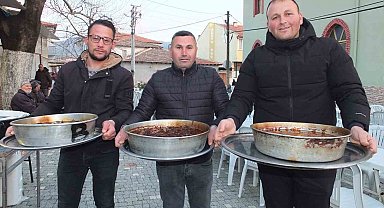 Balıkesir'de geleneksel köy iftarı yüzlerce vatandaşı buluşturdu