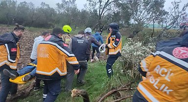 Balıkesir'de kontrolden çıkan otomobil zeytinliğe savruldu: 1 yaralı