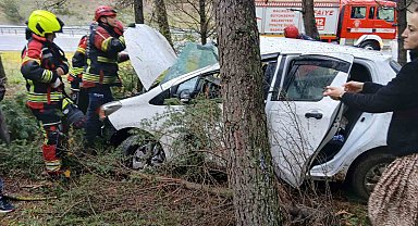 Balıkesir'de otomobil ormanlık alana uçtu: 2 yaralı