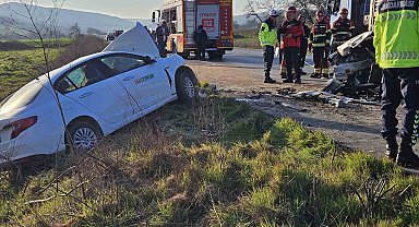 Balıkesir'de trafik kazası: 1 ölü, 2 yaralı