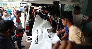 Bangladeş'te yolcu otobüsü nehre düştü: 24 ölü