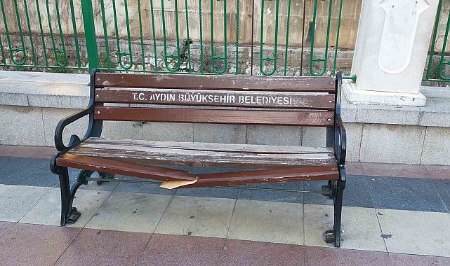 Banklar ve sokaklar duyarsız vatandaşların hedefi oldu