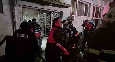 Bartın'da 4 katlı apartmanda yangın paniği: 2 kişi dumandan etkilendi