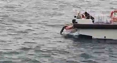 Bartın'da kıyafetleriyle denize giren kadını sahil güvenlik ekipleri kurtardı