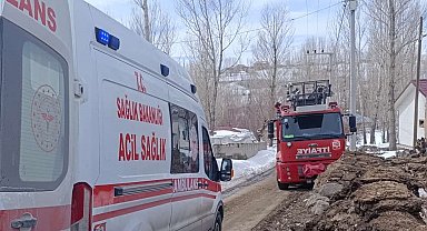 Başkale'de korkutan yangın: 3 çocuk tedavi altına alındı