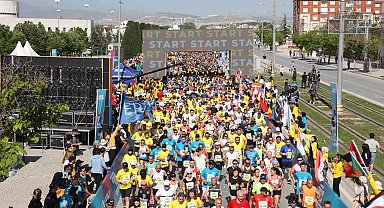 Başkan Altay tüm sporseverleri Uluslararası Konya Yarı Maratonu'na kayıt yaptırmaya davet etti