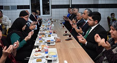 Başkan Büyükkılıç, Cumhurbaşkanı ile bayramlaştı, 'iftara 5 kala' programına ve huzurevi gönül sofrasına katıldı