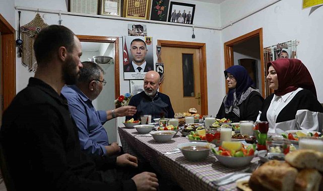 Başkan Çolakbayrakdar: "Ramazan'ın bereketiyle çalınmadık kapı, girilmedik gönül bırakmadık"