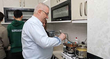 Başkan Ertaş üniversite öğrencilerinin iftar sofrasına konuk oldu