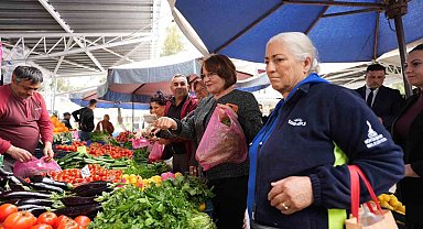 Başkan Gençay pazar esnafı ile bayram öncesi bir araya geldi