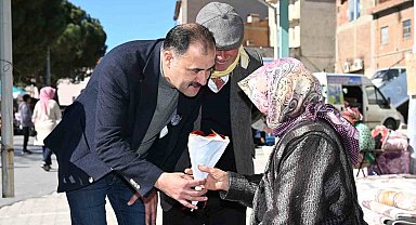 Başkan Kara'dan emekçi kadınlara ve sağlık çalışanlarına çiçek