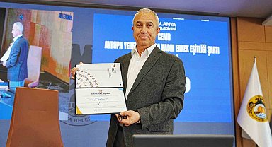 Başkan Özçelik, CEMR Avrupa Yerel Yaşamda Kadın-Erkek Eşitliği Şartı'nı imzaladı