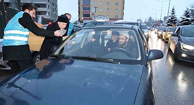 Başkan Sekmen "İftara 5 Kala" iftariyelik dağıttı