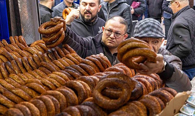 Başkan Tugay bayram namazında Bucalılarla buluştu